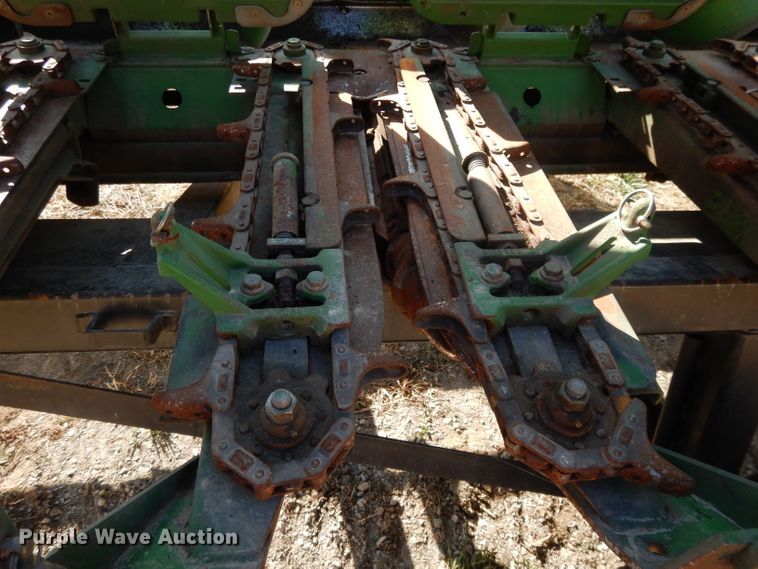 image for item DE2576 2007 John Deere 1293 corn head