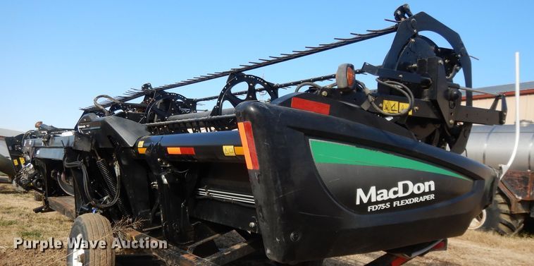 image for item DE2577 2016 MacDon FD75S flex draper head