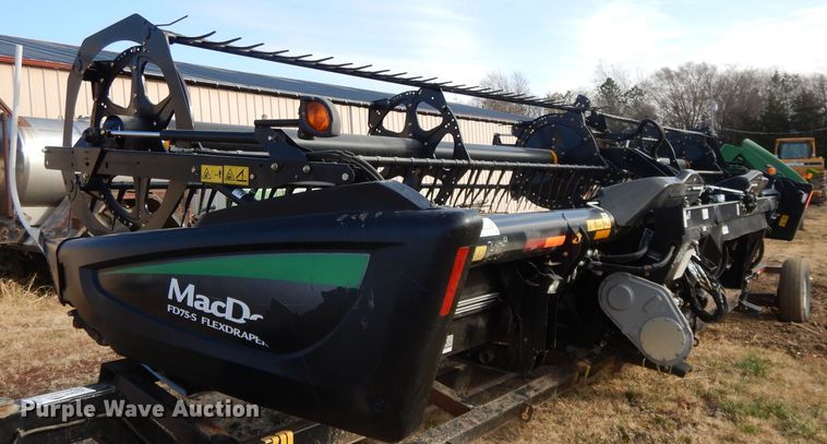 image for item DE2577 2016 MacDon FD75S flex draper head