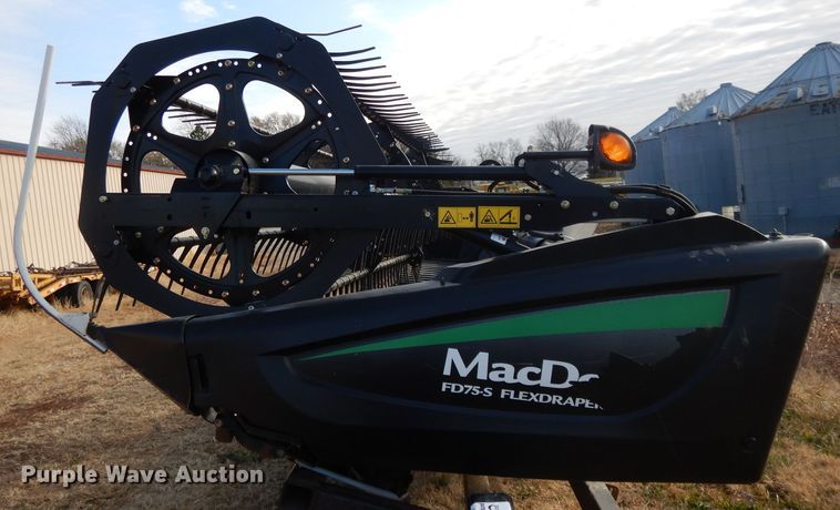 image for item DE2577 2016 MacDon FD75S flex draper head