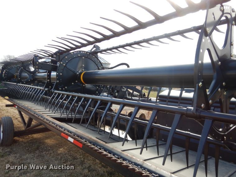 image for item DE2577 2016 MacDon FD75S flex draper head