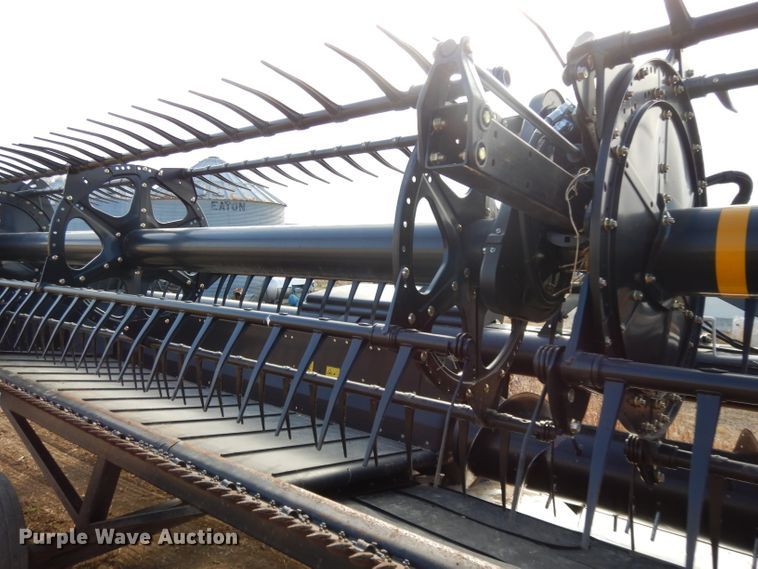 image for item DE2577 2016 MacDon FD75S flex draper head