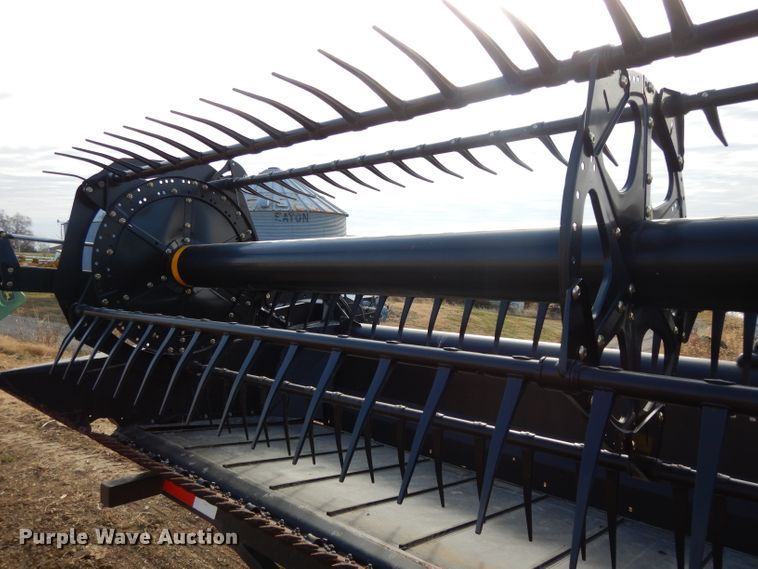 image for item DE2577 2016 MacDon FD75S flex draper head