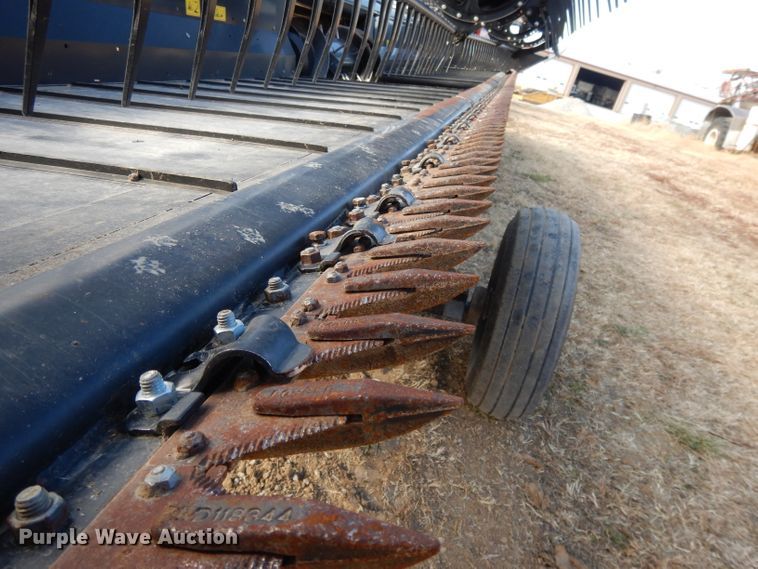 image for item DE2577 2016 MacDon FD75S flex draper head