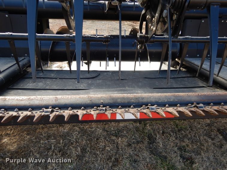 image for item DE2577 2016 MacDon FD75S flex draper head