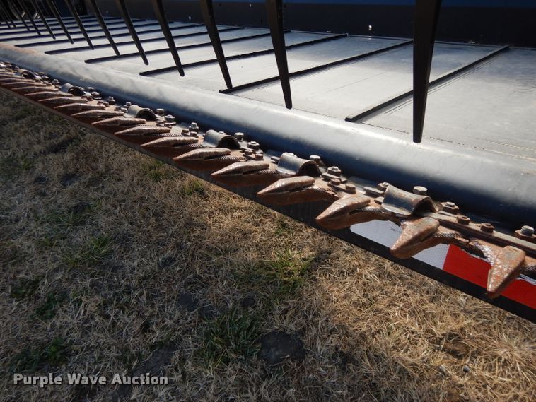 image for item DE2577 2016 MacDon FD75S flex draper head