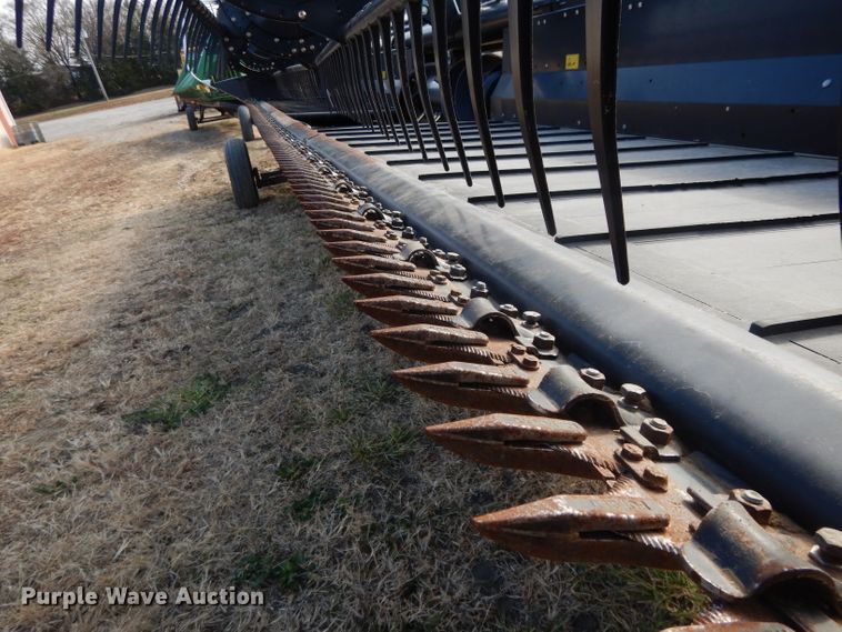 image for item DE2577 2016 MacDon FD75S flex draper head