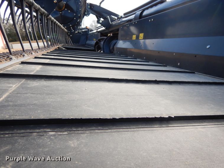 image for item DE2577 2016 MacDon FD75S flex draper head