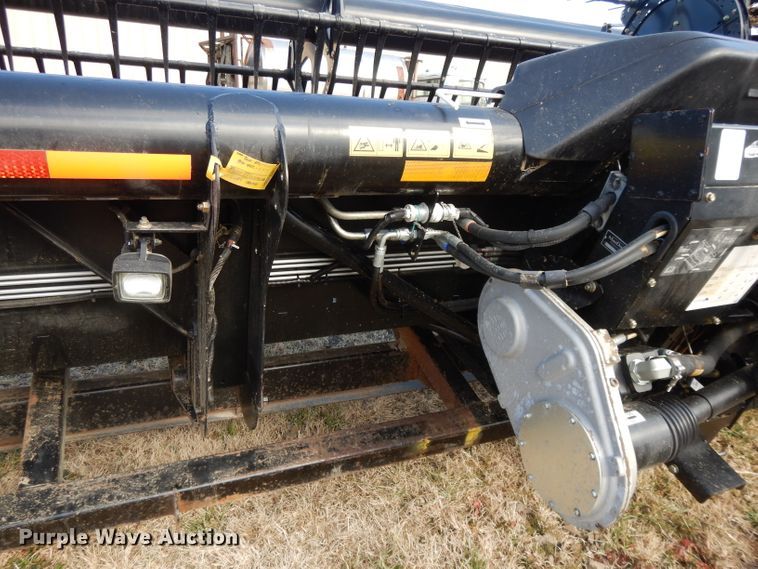 image for item DE2577 2016 MacDon FD75S flex draper head