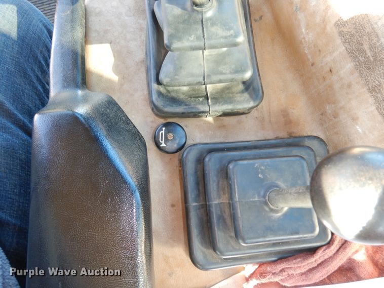 image for item DE2580 2001 Caterpillar D6R XL  dozer