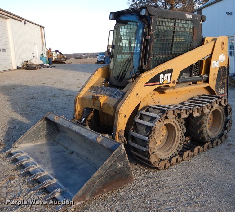 image for item DE2582 2001 Caterpillar 246  skid steer loader