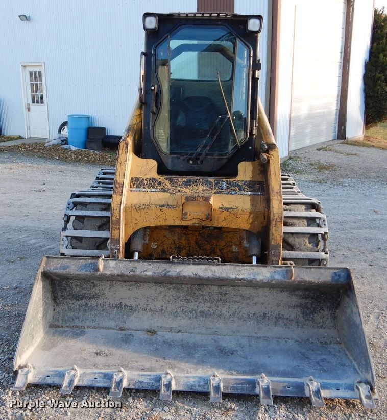 image for item DE2582 2001 Caterpillar 246  skid steer loader