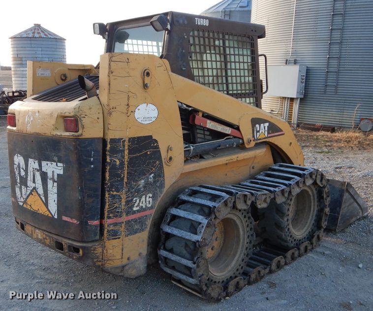 image for item DE2582 2001 Caterpillar 246  skid steer loader