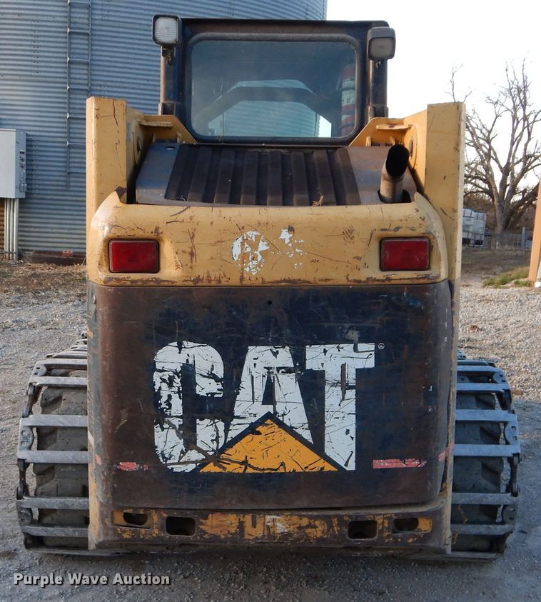 image for item DE2582 2001 Caterpillar 246  skid steer loader