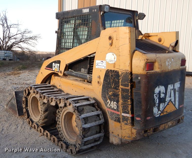 image for item DE2582 2001 Caterpillar 246  skid steer loader