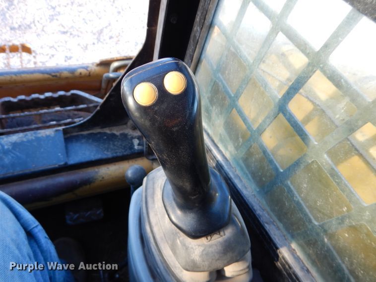 image for item DE2582 2001 Caterpillar 246  skid steer loader