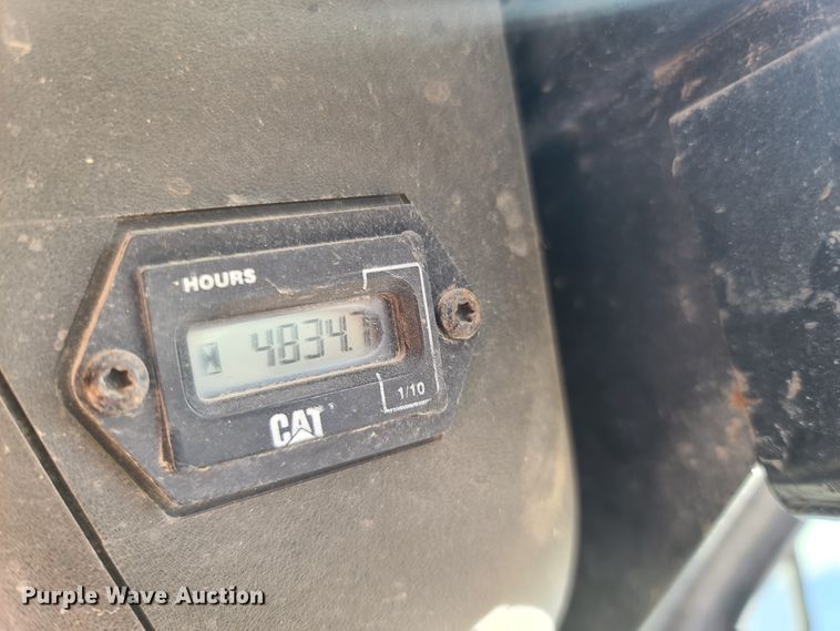 image for item DE2582 2001 Caterpillar 246  skid steer loader
