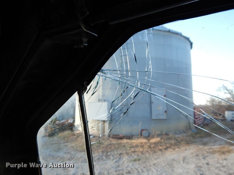 image for item DE2582 2001 Caterpillar 246  skid steer loader