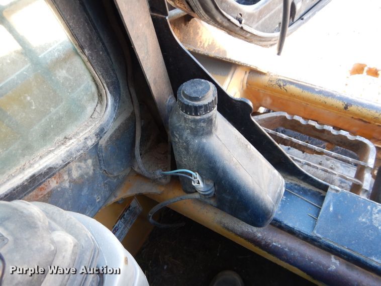 image for item DE2582 2001 Caterpillar 246  skid steer loader