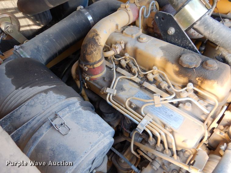 image for item DE2582 2001 Caterpillar 246  skid steer loader