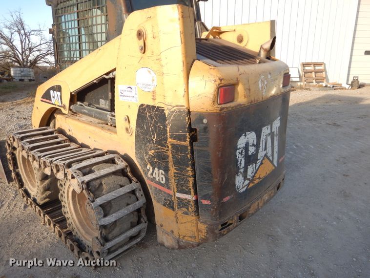 image for item DE2582 2001 Caterpillar 246  skid steer loader
