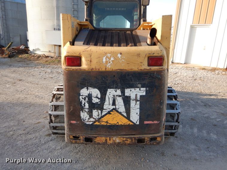 image for item DE2582 2001 Caterpillar 246  skid steer loader