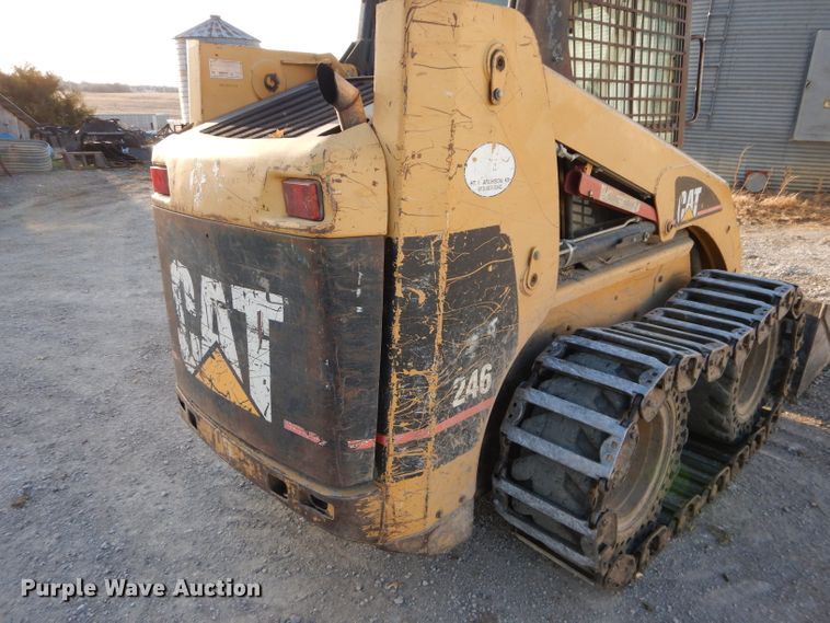 image for item DE2582 2001 Caterpillar 246  skid steer loader