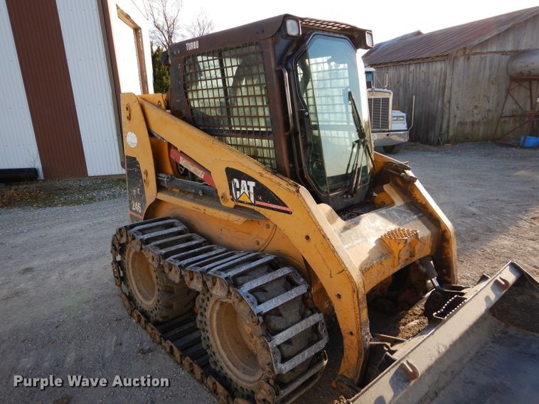 image for item DE2582 2001 Caterpillar 246  skid steer loader