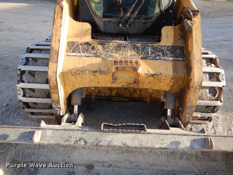 image for item DE2582 2001 Caterpillar 246  skid steer loader