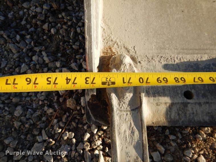 image for item DE2582 2001 Caterpillar 246  skid steer loader