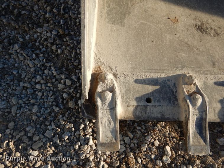 image for item DE2582 2001 Caterpillar 246  skid steer loader