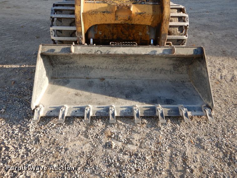 image for item DE2582 2001 Caterpillar 246  skid steer loader