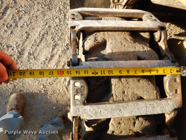 image for item DE2582 2001 Caterpillar 246  skid steer loader