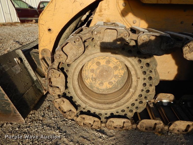 image for item DE2582 2001 Caterpillar 246  skid steer loader