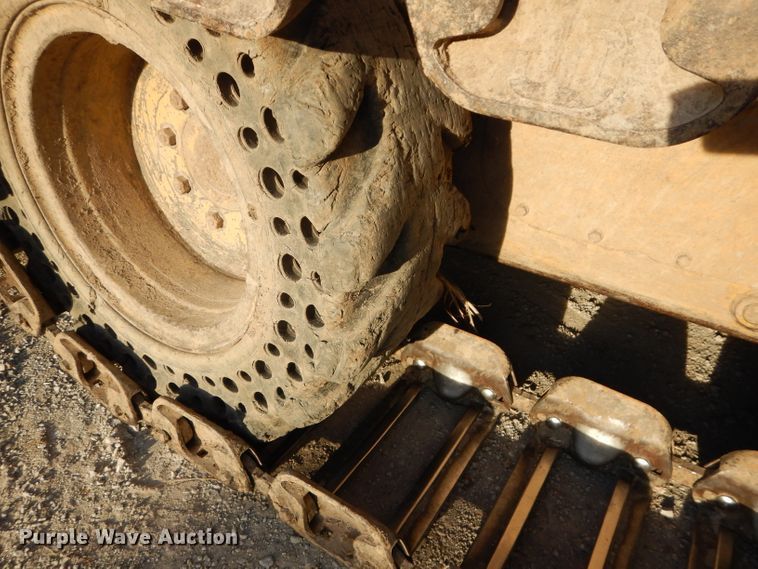 image for item DE2582 2001 Caterpillar 246  skid steer loader