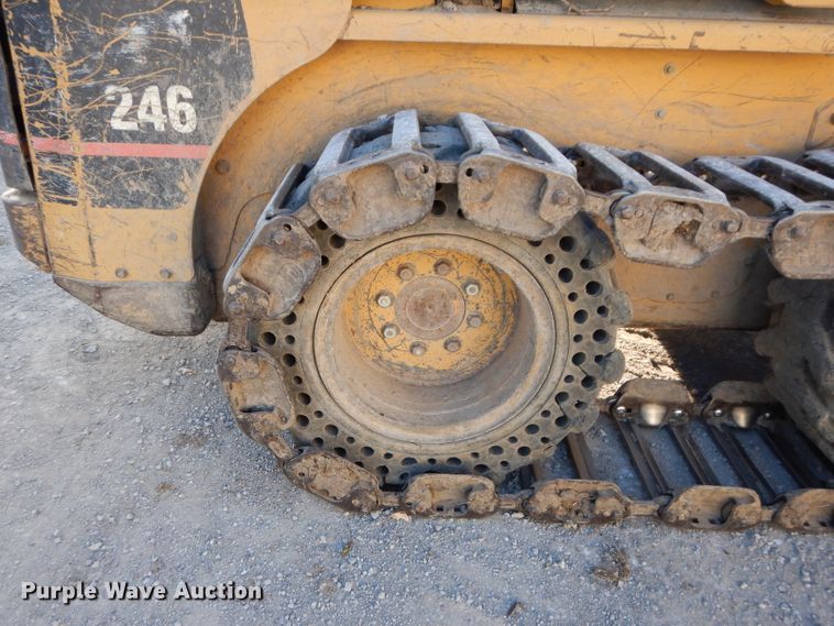 image for item DE2582 2001 Caterpillar 246  skid steer loader