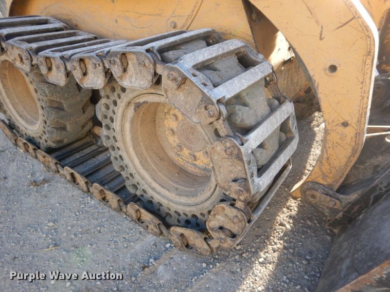 image for item DE2582 2001 Caterpillar 246  skid steer loader