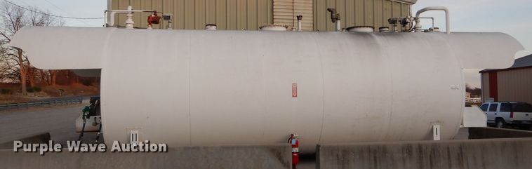 image for item DE2605 2006 Wemac fuel tank