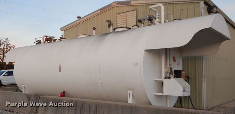 image for item DE2605 2006 Wemac fuel tank