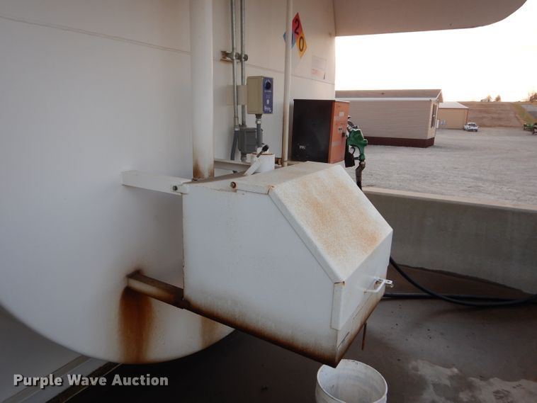 image for item DE2605 2006 Wemac fuel tank