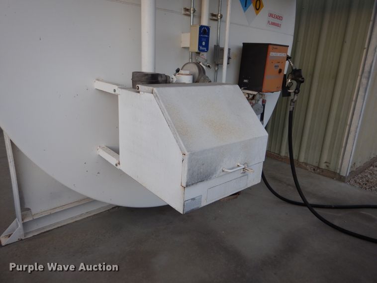 image for item DE2605 2006 Wemac fuel tank