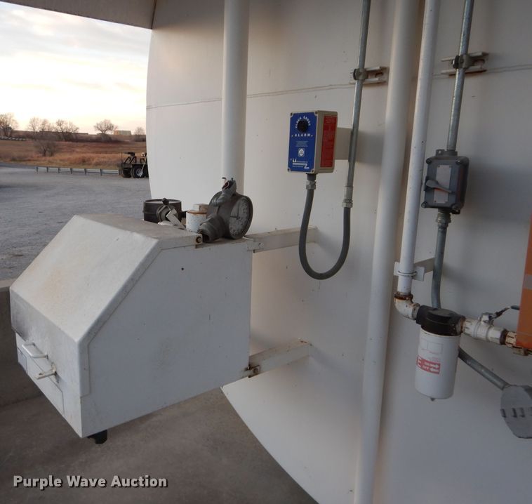 image for item DE2605 2006 Wemac fuel tank