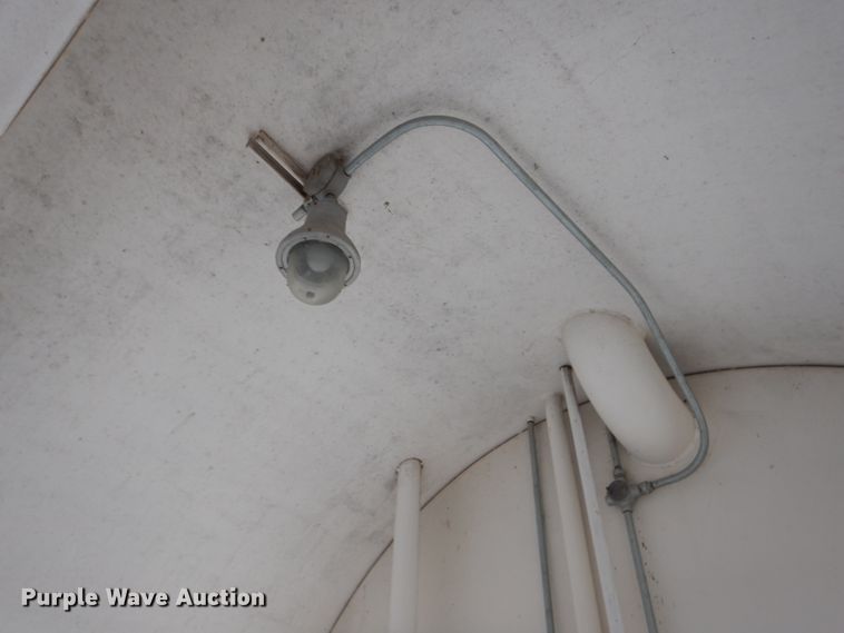 image for item DE2605 2006 Wemac fuel tank