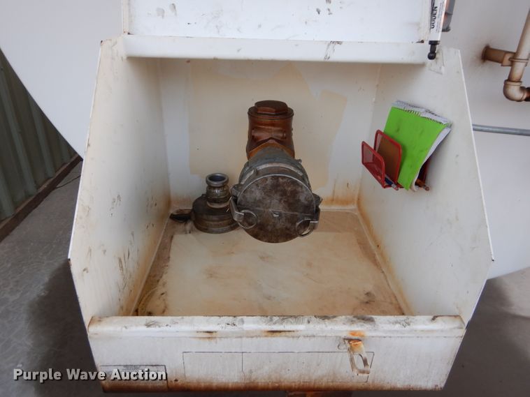 image for item DE2605 2006 Wemac fuel tank