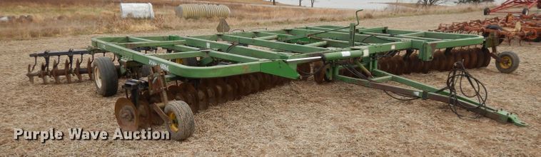 image for item DI8152 John Deere 335  disk