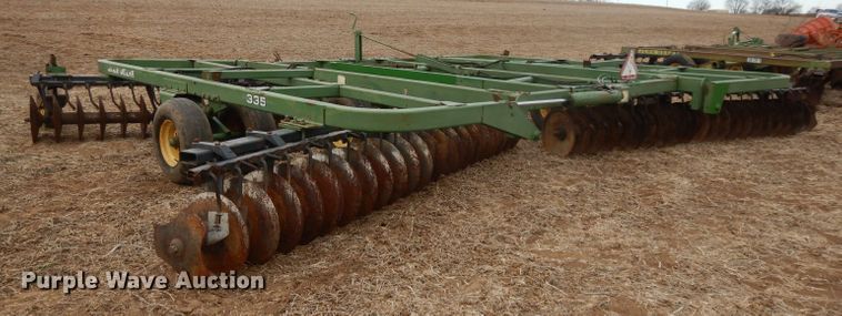 image for item DI8152 John Deere 335  disk