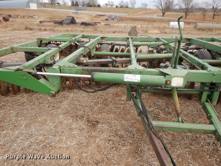 image for item DI8152 John Deere 335  disk