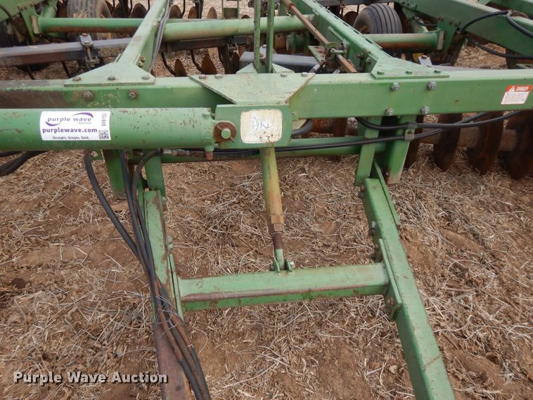 image for item DI8152 John Deere 335  disk