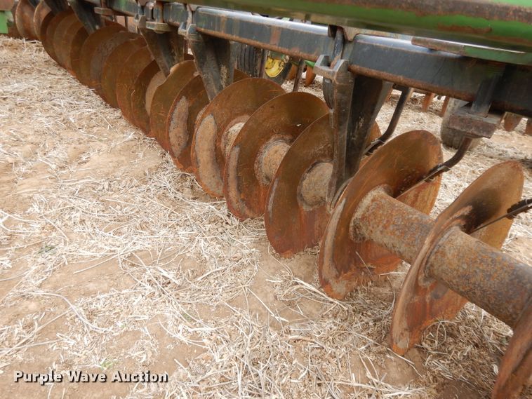 image for item DI8152 John Deere 335  disk