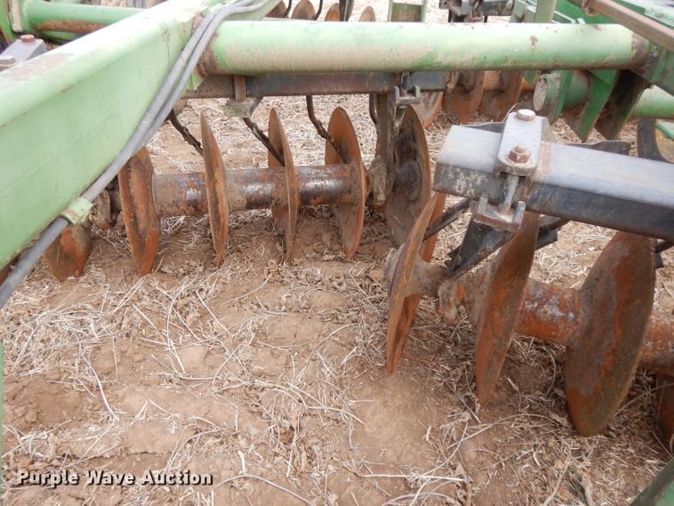 image for item DI8152 John Deere 335  disk